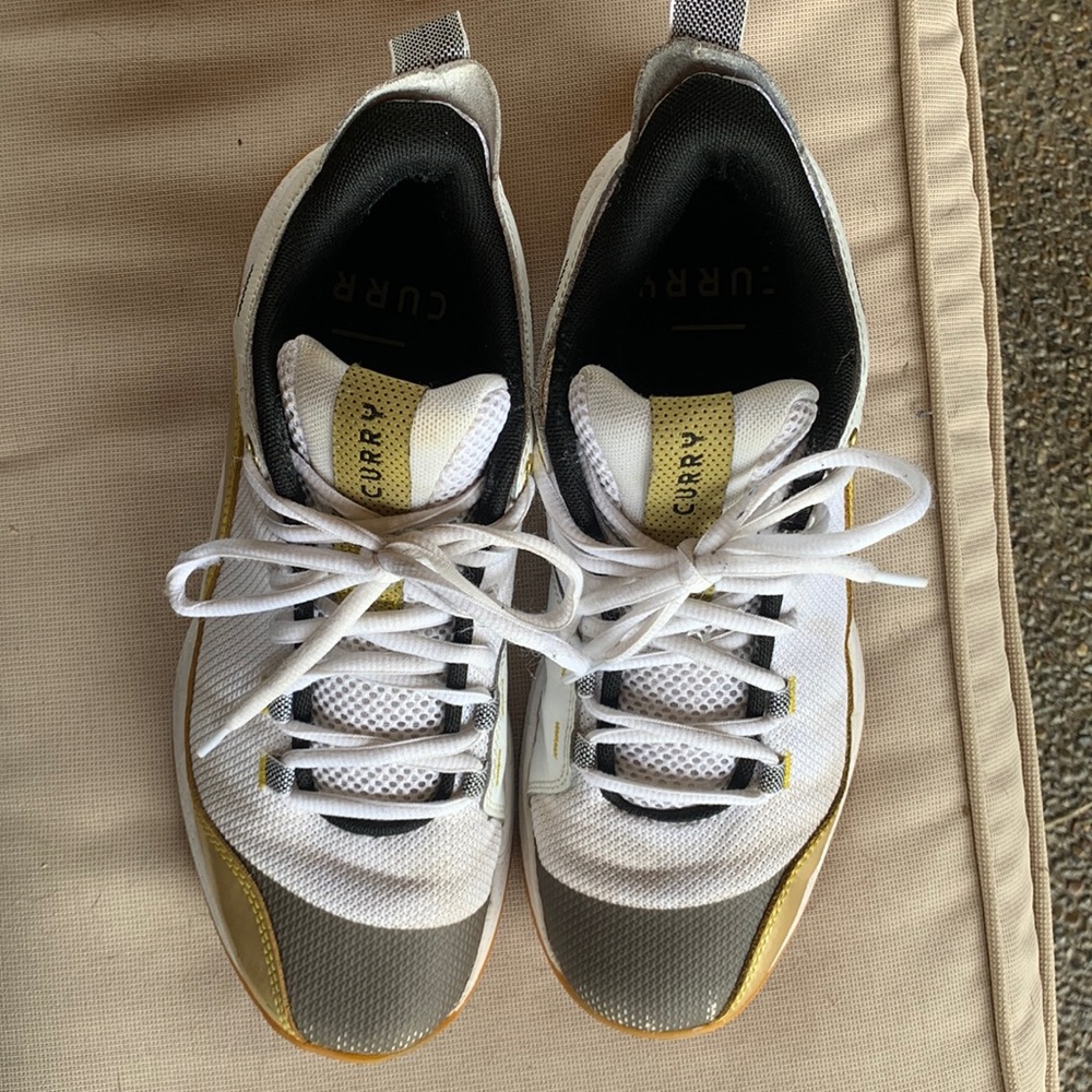 Under Armour Curry Basketball Shoes Men’s size 8.5